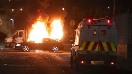 Kuzey İrlanda'daki Protestolarda Bir Gazeteci Öldü, Polis 'Yeni Ira'yı Suçluyor