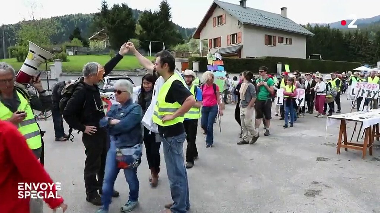 "Factures en hausse, installateurs agressifs, accès à des données personnelles"... qu'est-ce qui électrise les opposants au compteur Linky ?