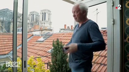 Regardez le témoignage de cet homme qui a refusé de quitter son appartemnent pour filmer Notre Dame en feu - Vidéo