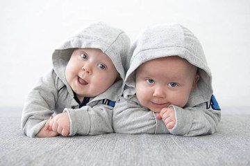 Deux jumeaux naissent... avec deux mois d’écart !