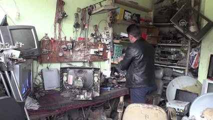 Bacağını Kaybetti, Elleriyle "Ayakta Duruyor"