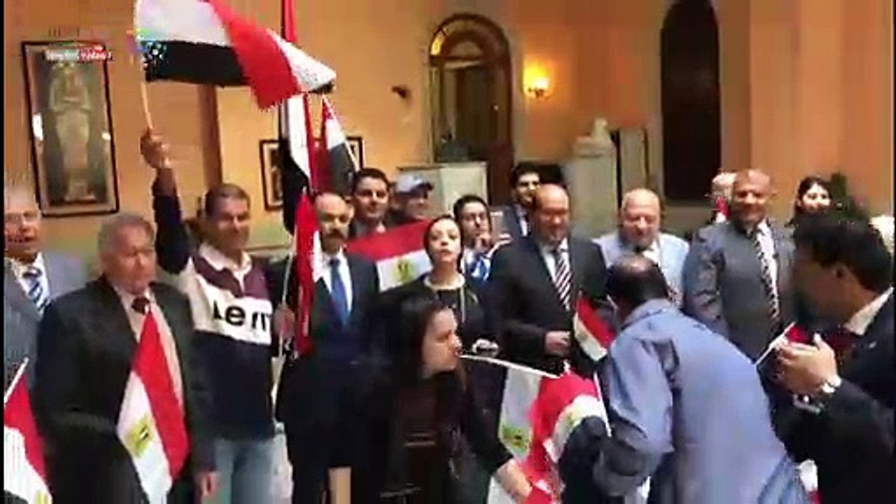 شاهد..احتفاء المصريين بإيطاليا بمشاركتهم فى التصويت على التعديلات الدستورية