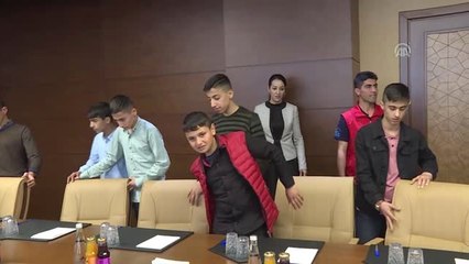 Bakan Kasapoğlu, Şırnaklı Öğrencilerle Buluştu