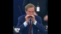 Un député européen joue l'Ode à la Joie à l'harmonica
