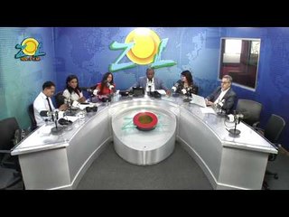 Josefina Navarro presenta a Zeneida Pérez una  ganadora del Premio Mujeres que Cambian el Mundo