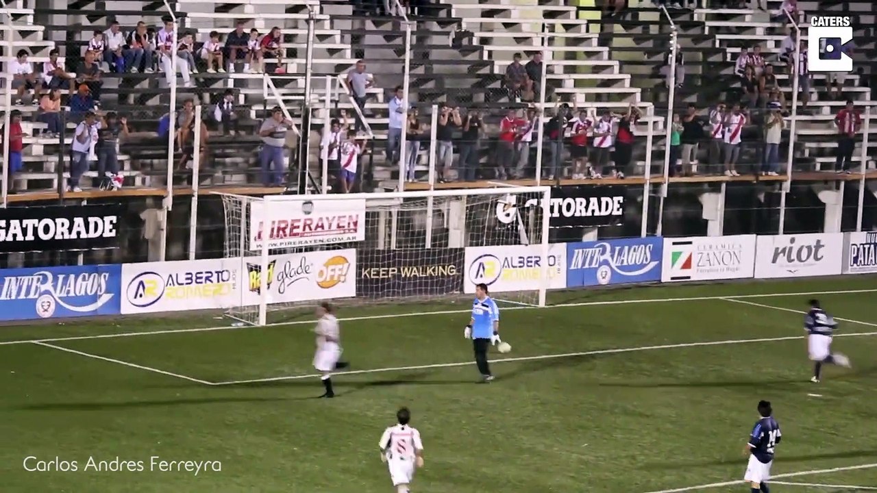 Feinte au gardien pour marquer un but