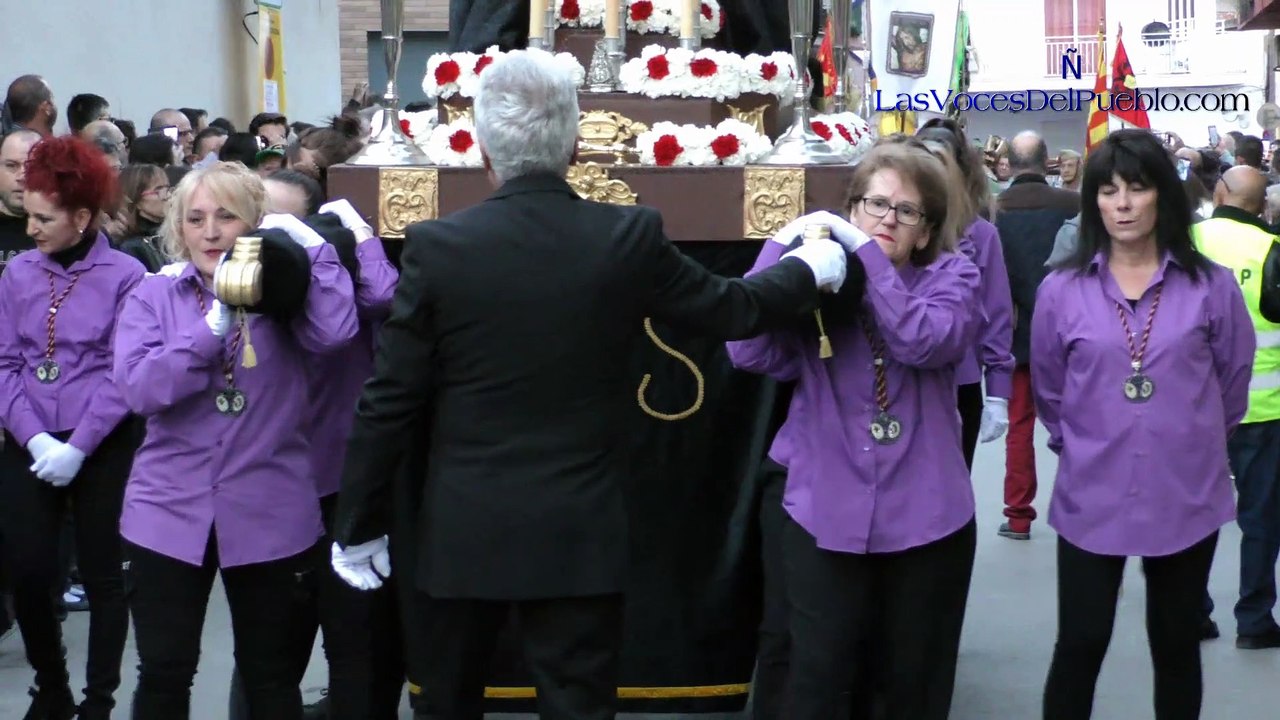 El himno de España de Legionarios a los CDR y ERC inicia la procesión en Palafolls