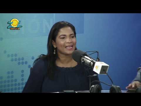 Anibelca Rosario, Yomaira Medina regala mochilas de ministerio educación con logo de su fundación