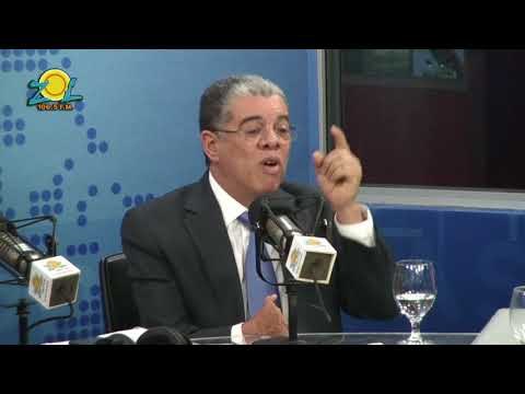 Carlos Amarante Baret Leonel Fernández se llevo el semáforo y poste de luz también