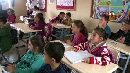 Bahçeşehir basketbol takımı Suriye sınırındaki öğrencilerle bir araya geldi