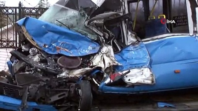 Mazot Yüklü Tanker Dolmuşa Çarpıp Takla Attı!