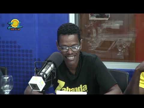 Martin Haina con su corito las ofertas que aprovechan los políticos en Black Friday