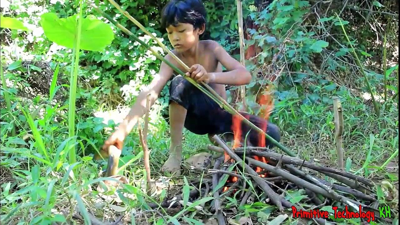 La Technologie Primitive - Trouver de l'anguille par la lance grillé et manger de délicieux