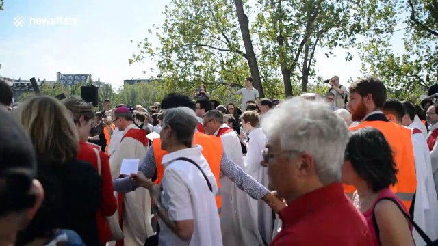 Huge crowd attends Good Friday procession by Notre Dame in Paris