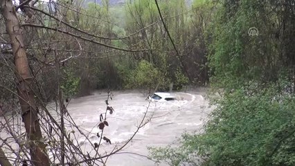 Şırnak'ta Otomobil Çaya Devrildi: 1 Ölü (2)
