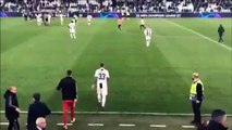 Cristiano Ronaldo gesturing to his teammates that they sh*t themselves against Ajax