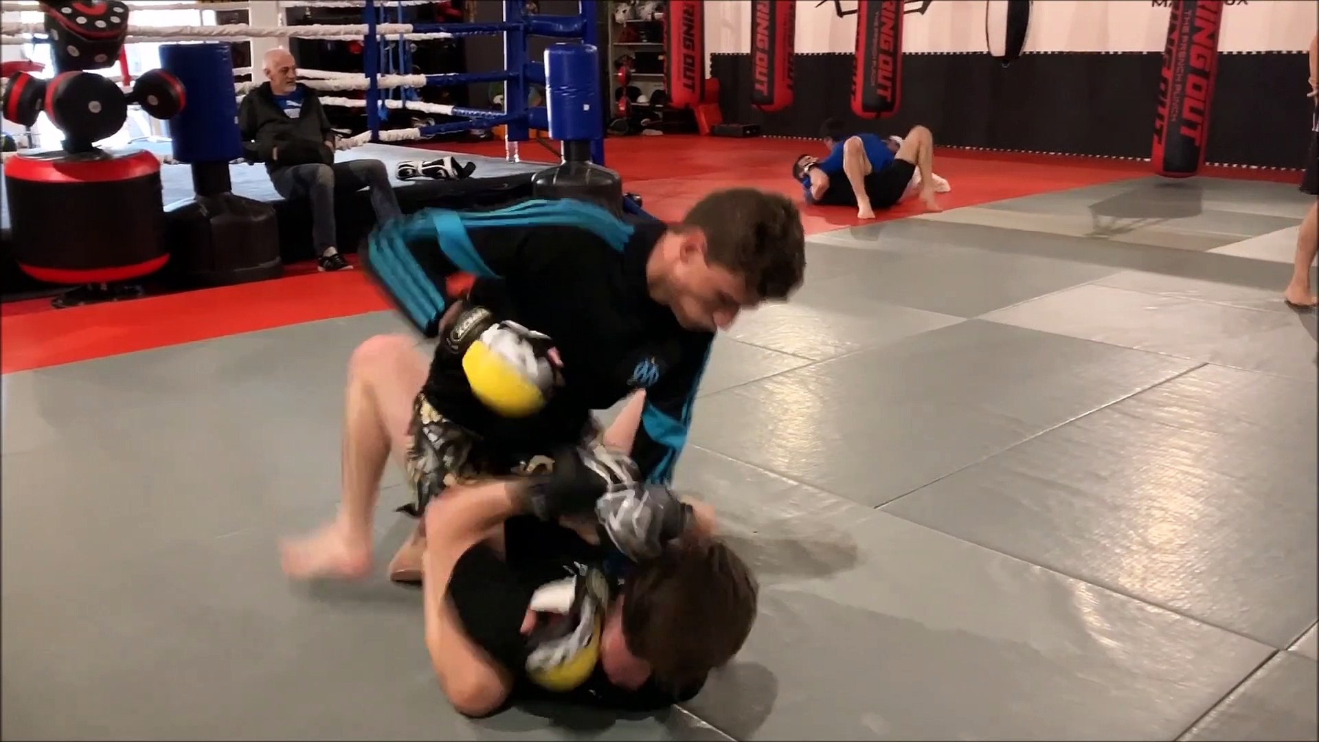 Bourgoin-Jallieu : le MMA, cette « porte ouverte sur les arts martiaux » -  Vidéo Dailymotion