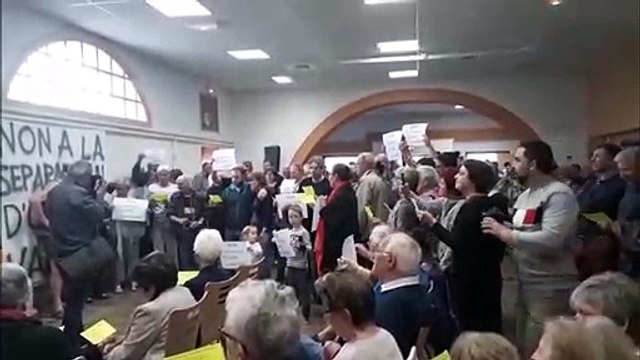 Les citoyens d'Allenjoie se rassemblent afin de soutenir Valérie et Olsion