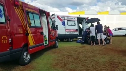 Adolescente fratura braço ao cair de carrinho motorizado