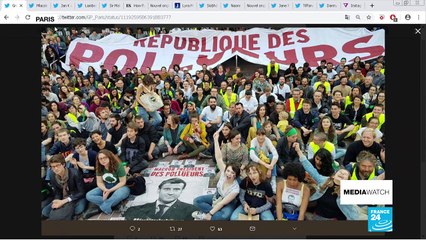 Climate activists stage sit-ins at La Défense business district