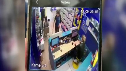 Adapazarı'nda silahlı saldırgan 2 kadını yaraladı