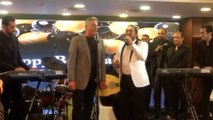 محمود حميدة يشارك علي الحجار الغناء في عيد ميلاده