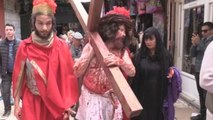 Cristianos recrean con fervor el viacrucis de Jesús en las callejuelas de Jerusalén