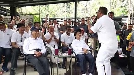 Tun Siti Hasmah sings during Earth Day celebration