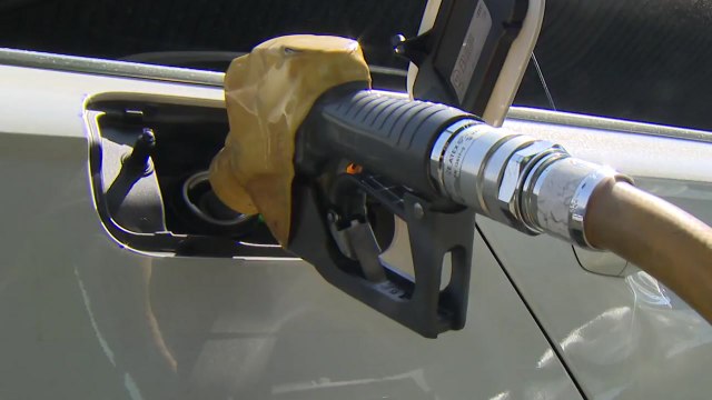 전국 주유소 휘발유 가격 9주 연속 상승 / YTN