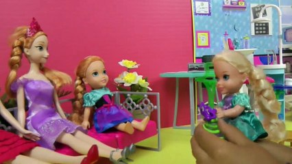 Le Sucre De Bugs ! ANNA enfant chez le Dentiste ! - Peu d'ELSA est là aussi