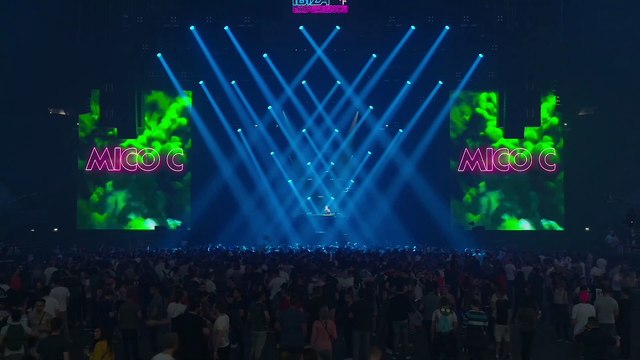 Mico C sur la scène du Fun Radio Ibiza Experience 2019