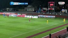 OLIVEIRA réduit le score sur ce corner!