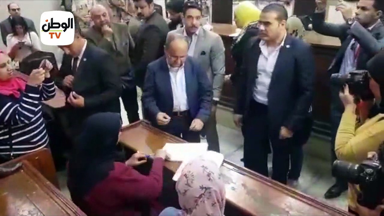 وزيرالتجارة والصناعة أول الحاضرين للإدلاء بصوته في التعديلات الدستورية