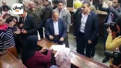 وزيرالتجارة والصناعة أول الحاضرين للإدلاء بصوته في التعديلات الدستورية