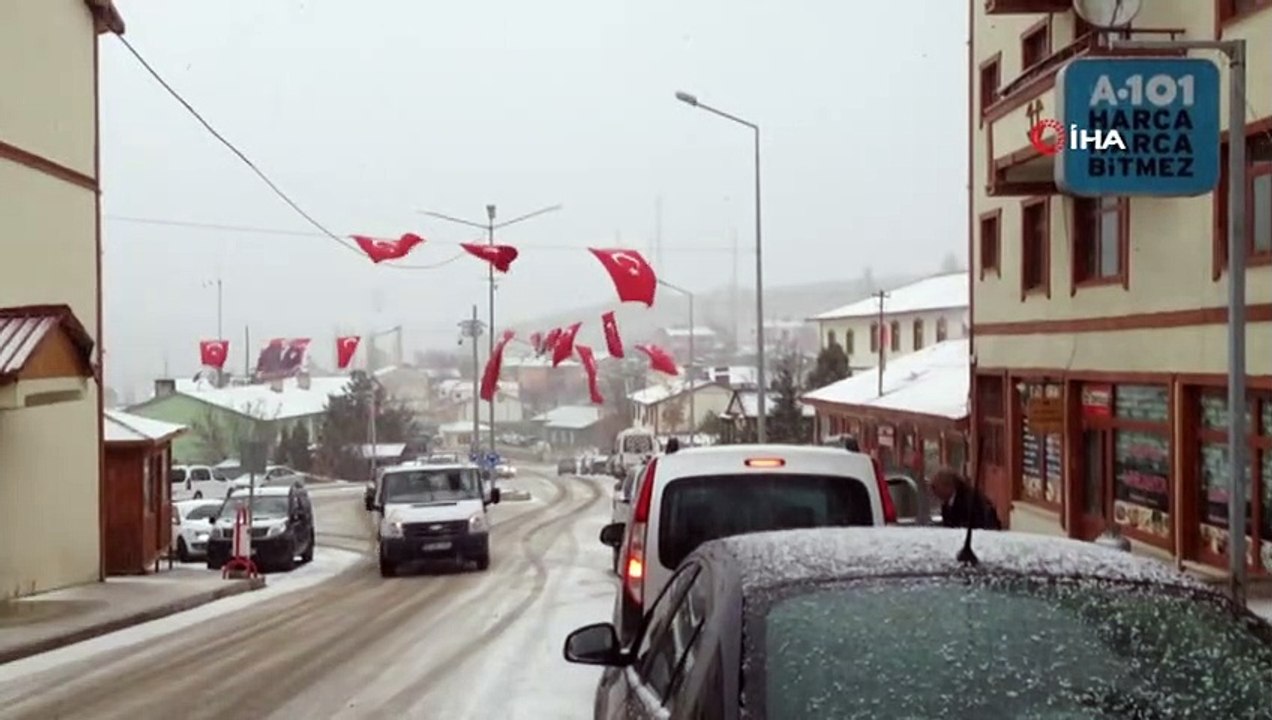 Erzurum'da Vatandaşlar Kar Yağışına Hazırlıksız Yakalandı