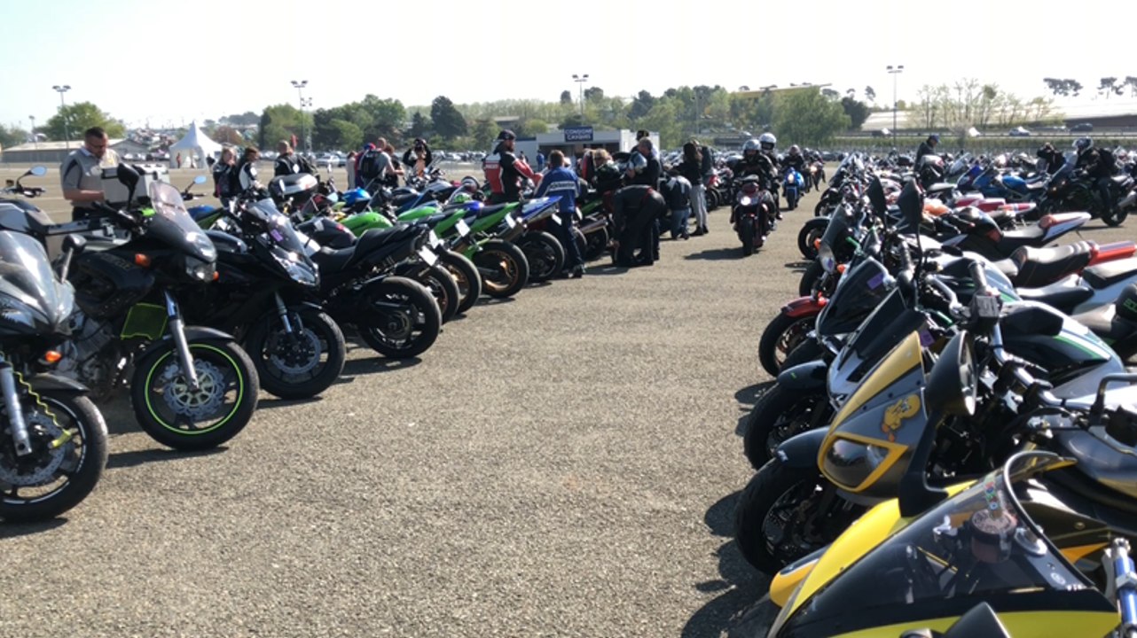 Les motards débarquent aux 24h motos