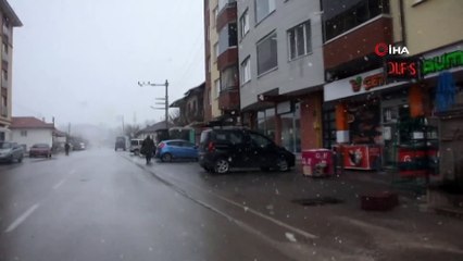Nisan Ayının Ortasında Yağan Kar İlçeyi Beyaza Bürüdü