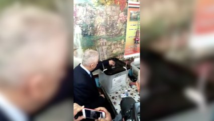 وزير التربية والتعليم يدلي بصوته في التعديلات الدستورية