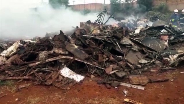 Bombeiros são acionados mais uma vez para apagar fogo em entulhos no Presidente