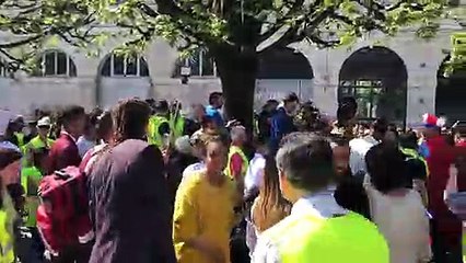 Besançon : mariage au milieu du cortège des gilets jaunes