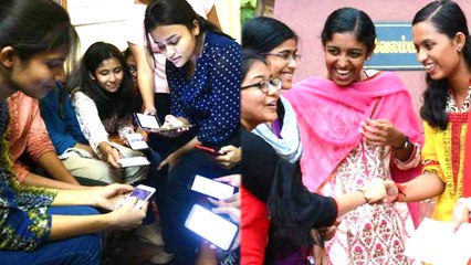 பள்ளிகளில்  தற்காலிக மதிப்பெண் பட்டியலை பெறும் பிளஸ் 2 மாணவர்கள்...