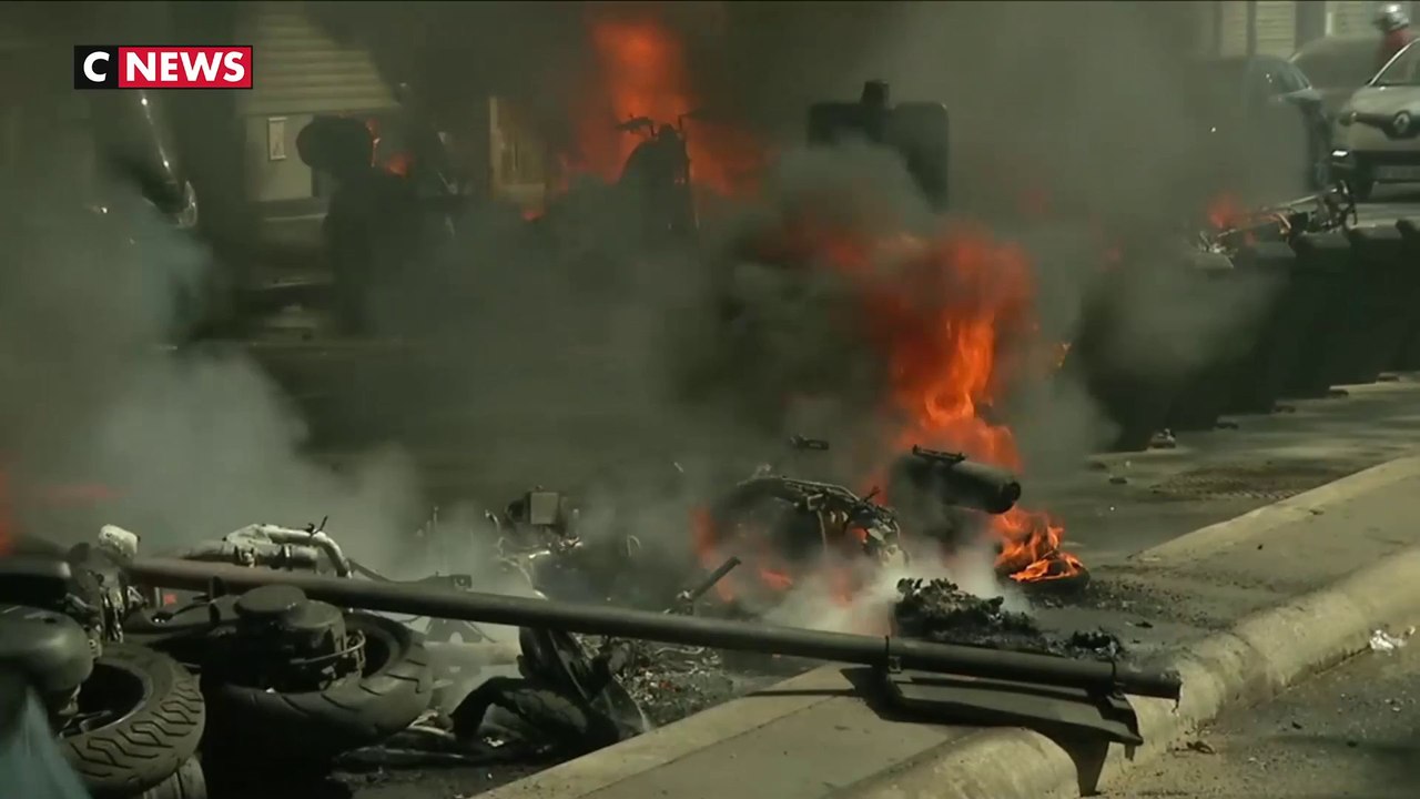 Gilets jaunes : heurts et dégradations à Paris