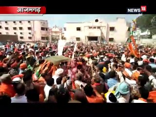 रिक्शा चलाकर नामांकन दाखिल करने पहुंचे निरहुआ, कहा- अभी भी वक्त है अखिलेश मैदान छोड़ दें