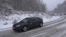 Kar Yağışı Nedeniyle Araçlar Yolda Kaldı