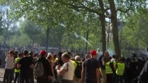 Paris: des affrontements entre manifestants et forces de l'ordre ont lieu place de la République