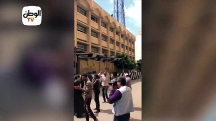 مزمار وطبل بلدي أمام إحدى اللجان في الإسكندرية
