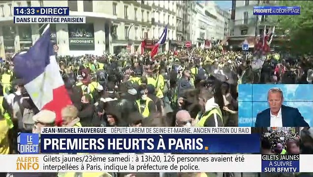 Gilets jaunes: tensions dans le cortège parisien (2/2)