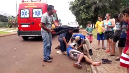 Motociclista se fere ao sofrer queda na Rua da Gávea