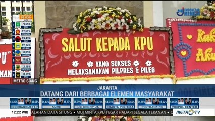 Kantor KPU Dibanjiri Karangan Bunga Berisi Ucapan Dukungan