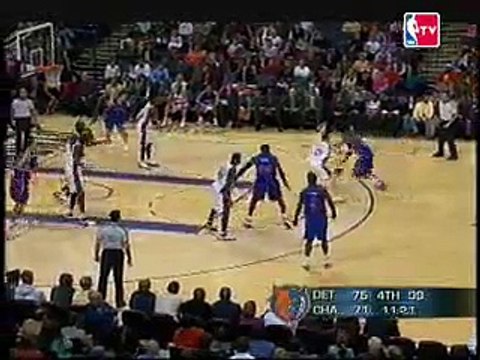 Jason Richardson find Gerald Wallace for the alley-oop